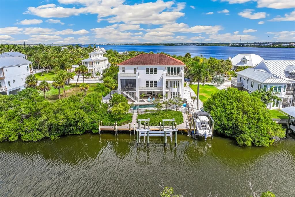 For Sale: $3,490,000 (4 beds, 3 baths, 4356 Square Feet)