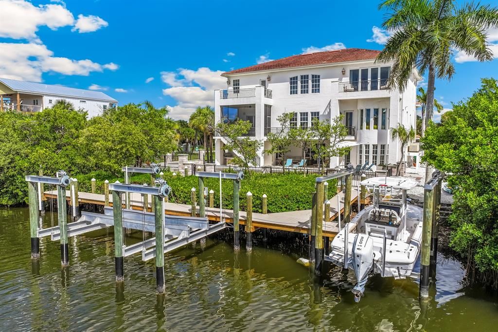 For Sale: $3,490,000 (4 beds, 3 baths, 4356 Square Feet)
