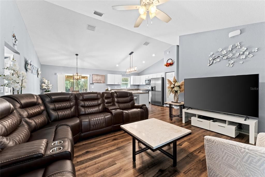For Sale: $375,000 (4 beds, 2 baths, 1688 Square Feet)
