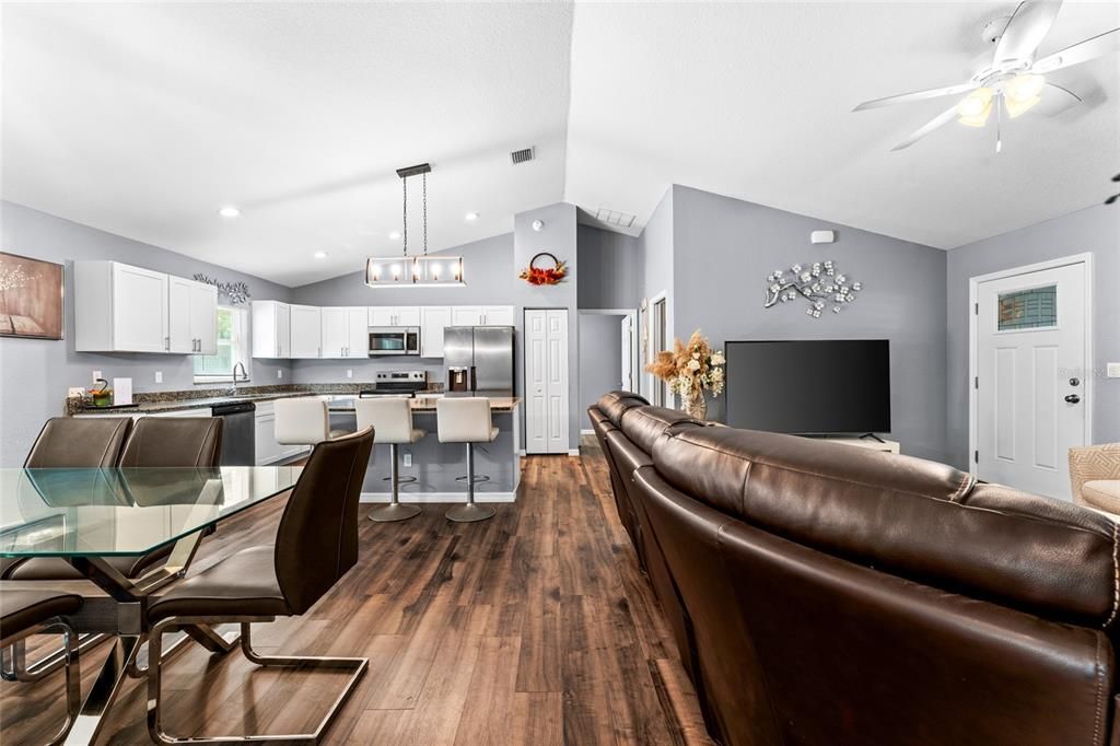 For Sale: $375,000 (4 beds, 2 baths, 1688 Square Feet)