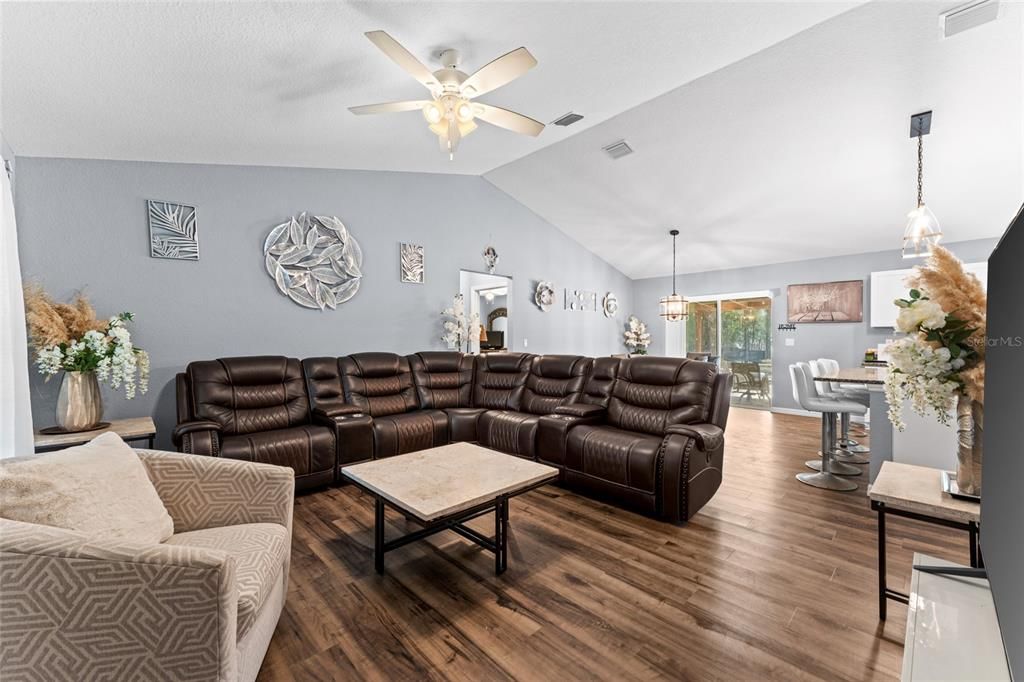 For Sale: $375,000 (4 beds, 2 baths, 1688 Square Feet)