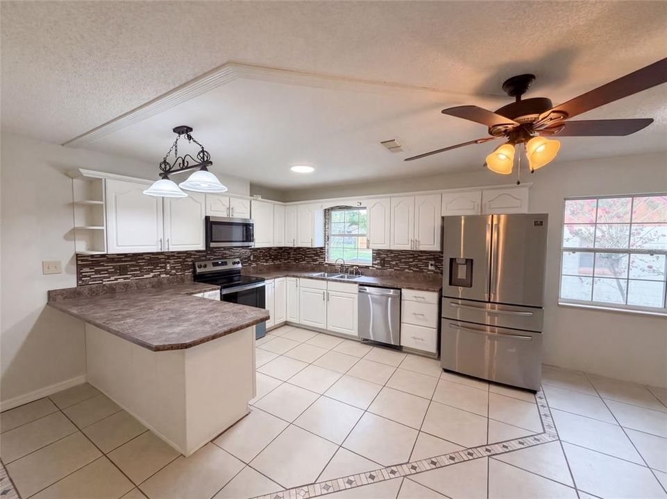 Activo con contrato: $313,000 (4 camas, 3 baños, 1722 Pies cuadrados)