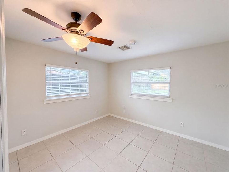 Activo con contrato: $313,000 (4 camas, 3 baños, 1722 Pies cuadrados)