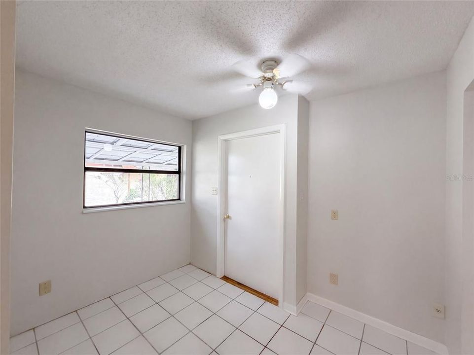Activo con contrato: $313,000 (4 camas, 3 baños, 1722 Pies cuadrados)
