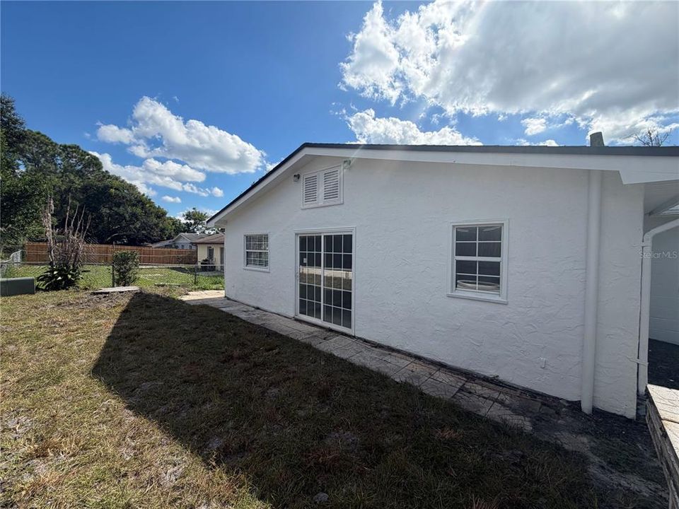 Activo con contrato: $313,000 (4 camas, 3 baños, 1722 Pies cuadrados)