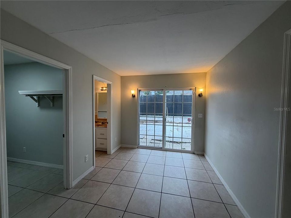 Activo con contrato: $313,000 (4 camas, 3 baños, 1722 Pies cuadrados)