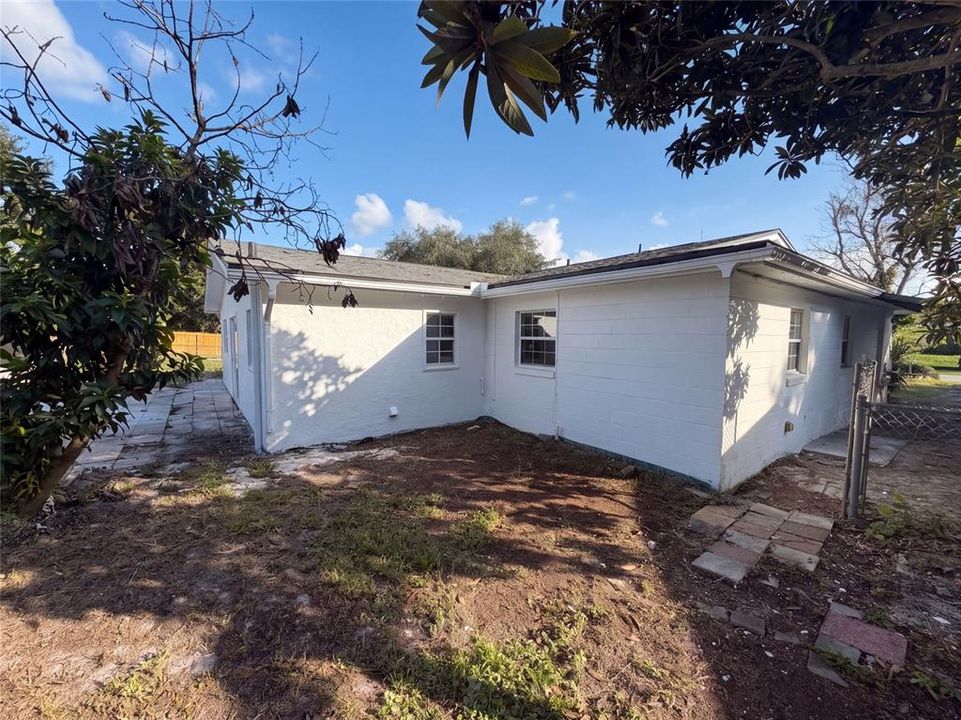 Activo con contrato: $313,000 (4 camas, 3 baños, 1722 Pies cuadrados)