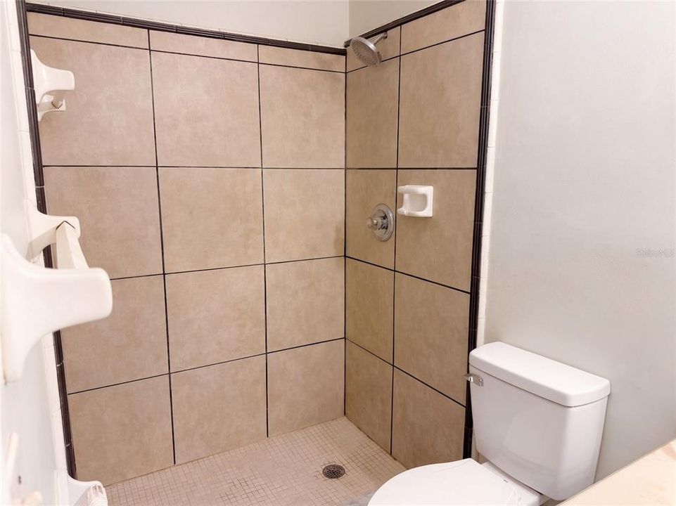 Activo con contrato: $313,000 (4 camas, 3 baños, 1722 Pies cuadrados)