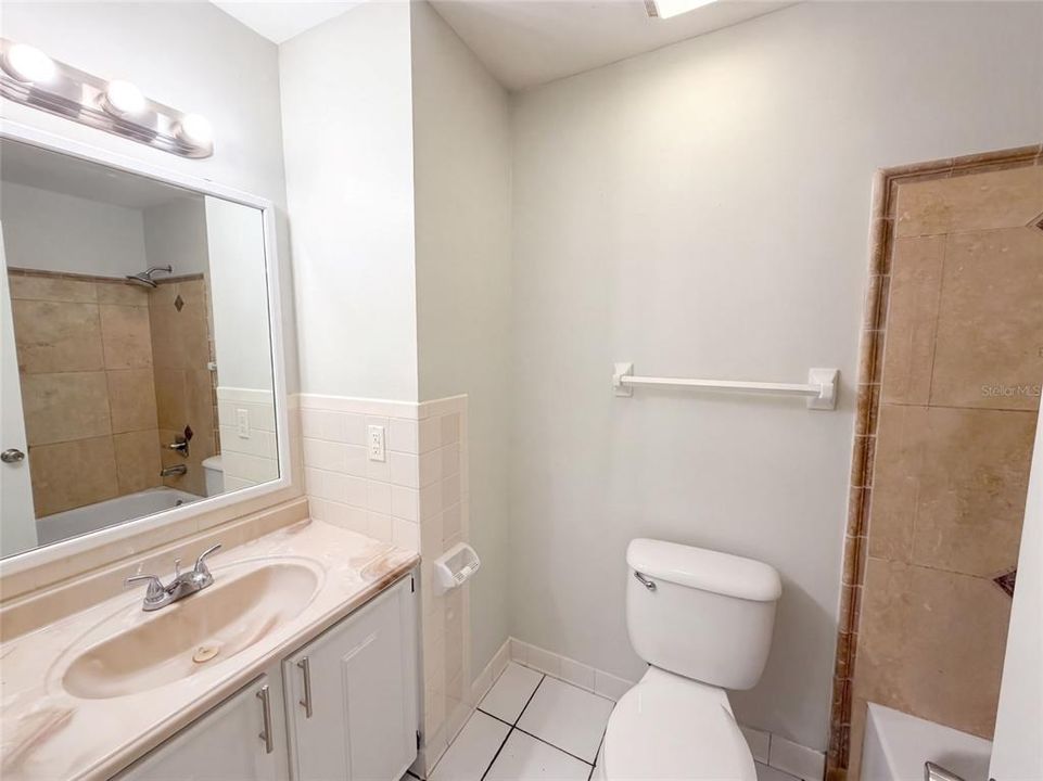 Activo con contrato: $313,000 (4 camas, 3 baños, 1722 Pies cuadrados)