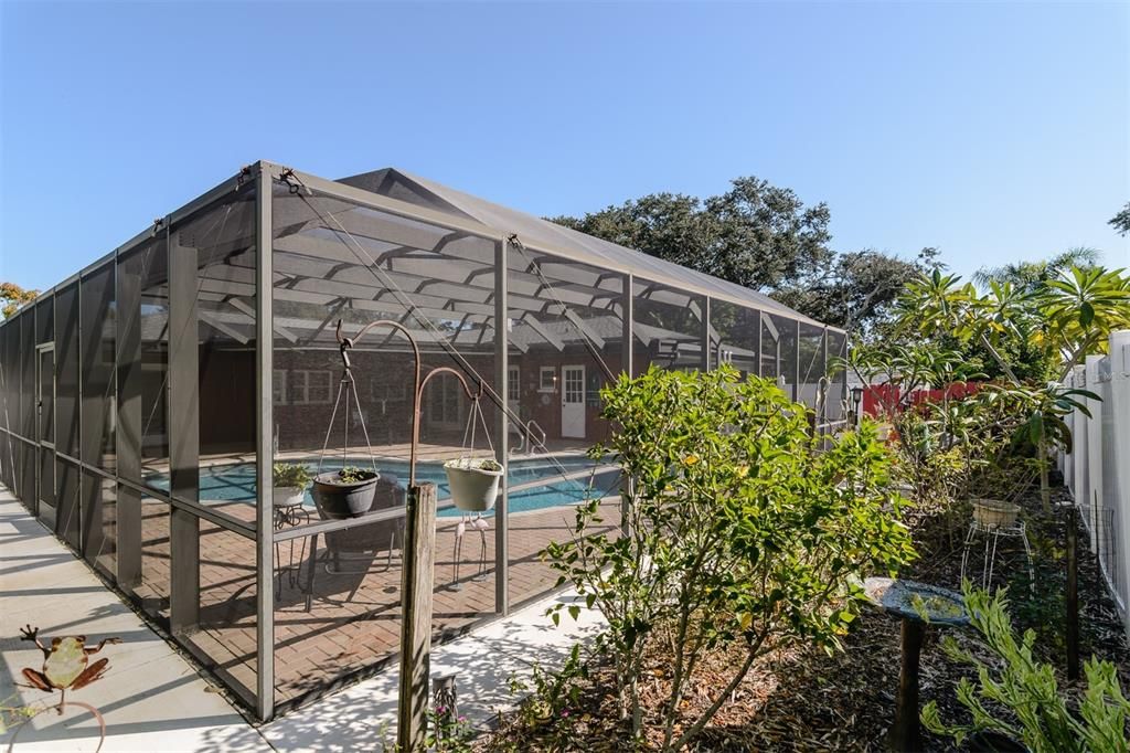 For Sale: $575,000 (3 beds, 3 baths, 1937 Square Feet)