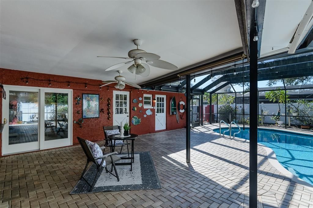 For Sale: $575,000 (3 beds, 3 baths, 1937 Square Feet)