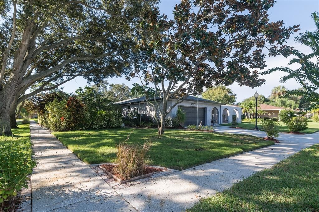 For Sale: $575,000 (3 beds, 3 baths, 1937 Square Feet)