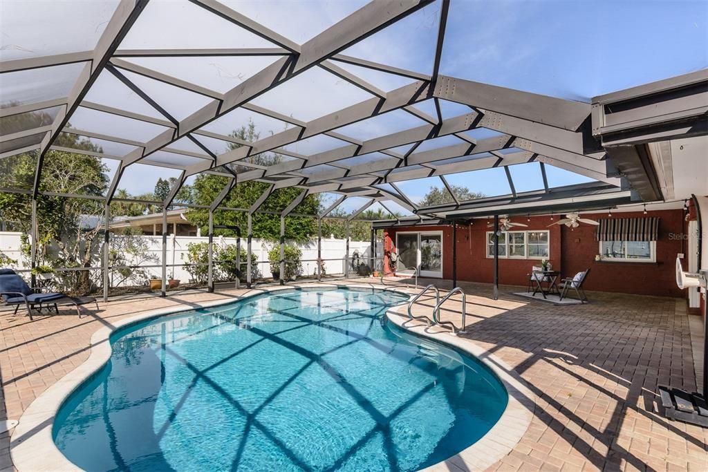 For Sale: $575,000 (3 beds, 3 baths, 1937 Square Feet)