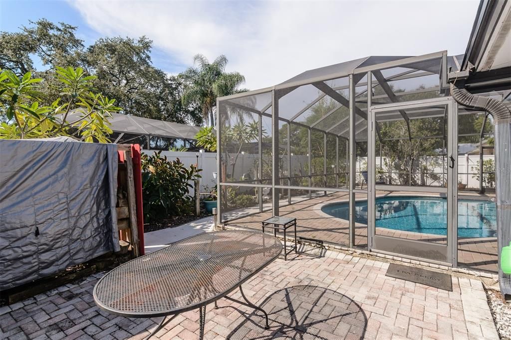 For Sale: $575,000 (3 beds, 3 baths, 1937 Square Feet)