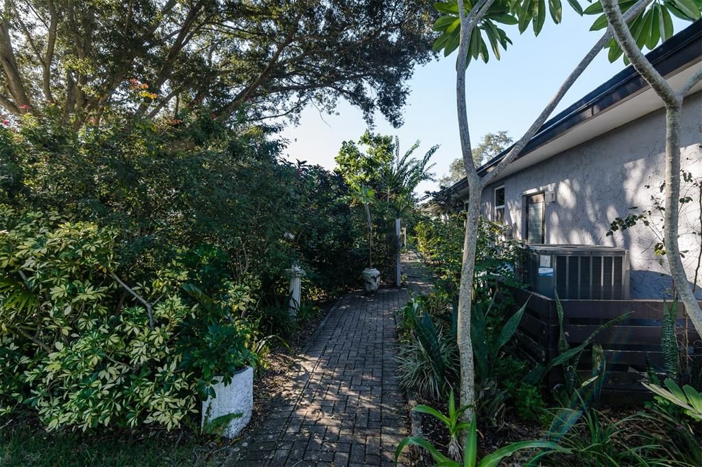 For Sale: $575,000 (3 beds, 3 baths, 1937 Square Feet)