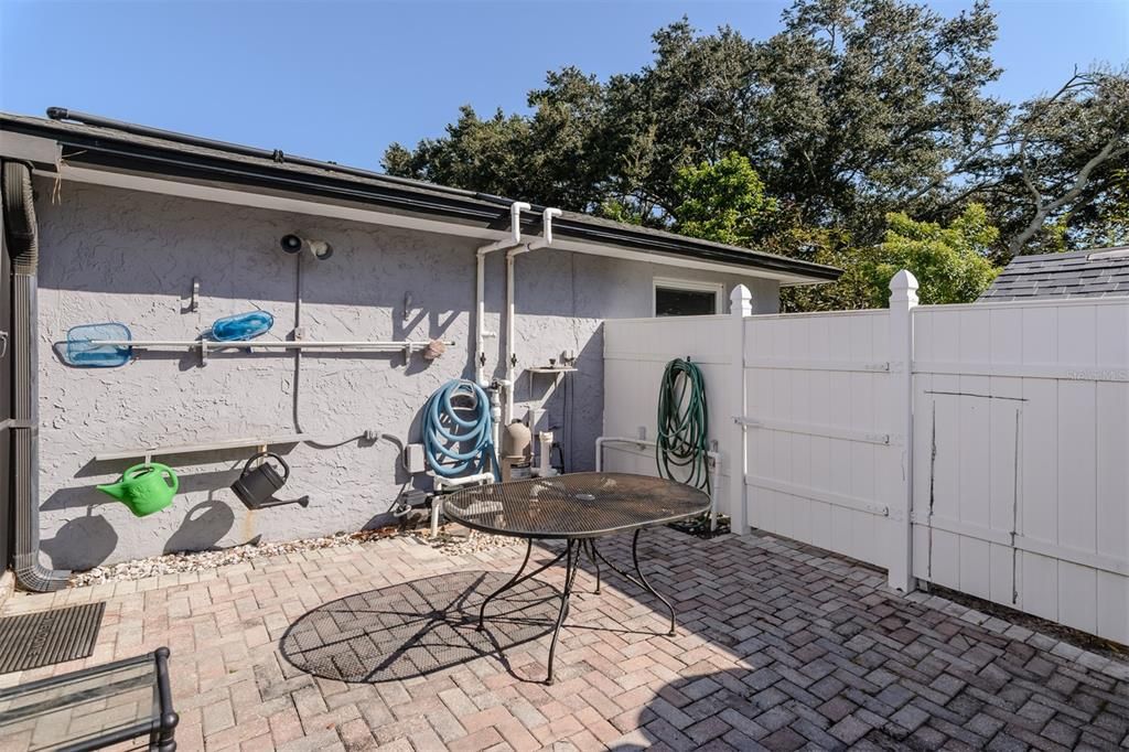 For Sale: $575,000 (3 beds, 3 baths, 1937 Square Feet)