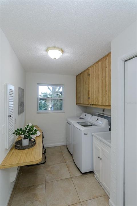 For Sale: $575,000 (3 beds, 3 baths, 1937 Square Feet)