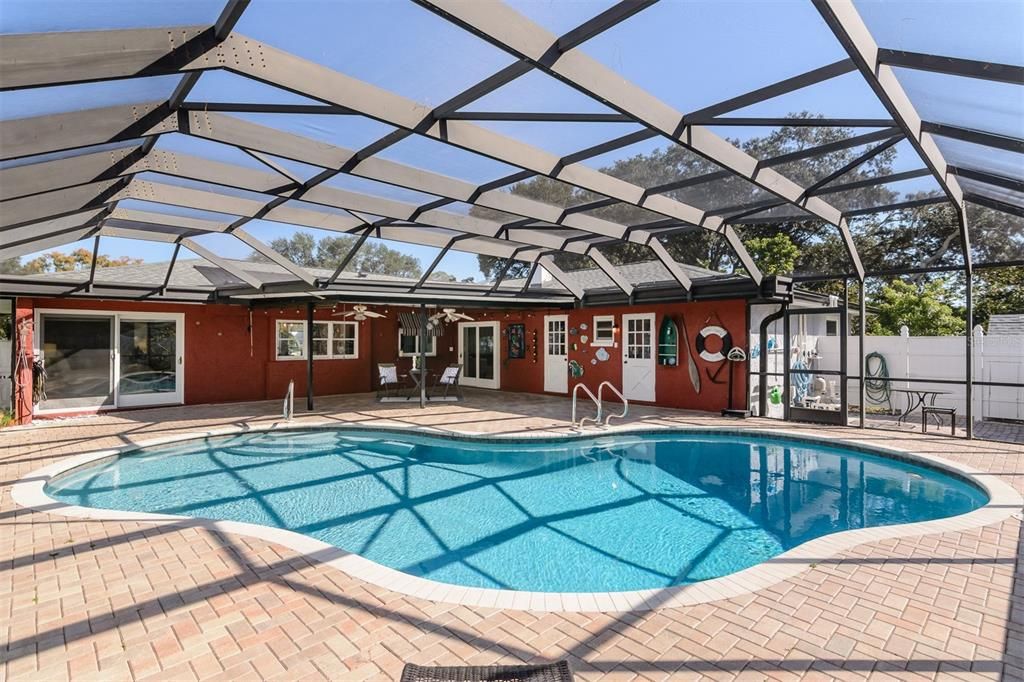 For Sale: $575,000 (3 beds, 3 baths, 1937 Square Feet)