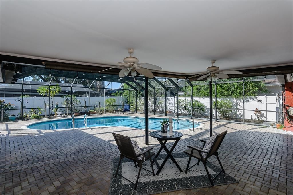 For Sale: $575,000 (3 beds, 3 baths, 1937 Square Feet)