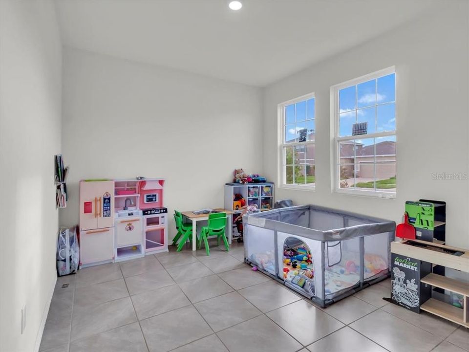 For Sale: $419,000 (4 beds, 3 baths, 2738 Square Feet)