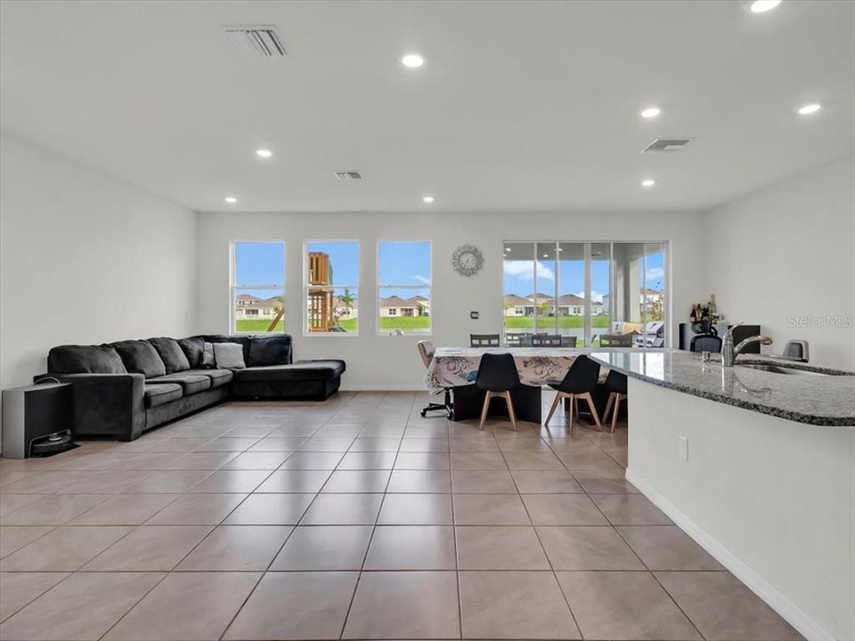 For Sale: $419,000 (4 beds, 3 baths, 2738 Square Feet)