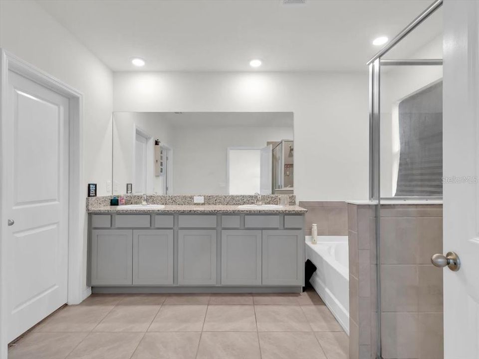 For Sale: $419,000 (4 beds, 3 baths, 2738 Square Feet)