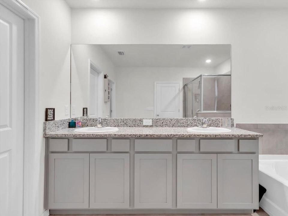 For Sale: $419,000 (4 beds, 3 baths, 2738 Square Feet)