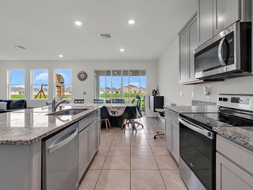 For Sale: $419,000 (4 beds, 3 baths, 2738 Square Feet)