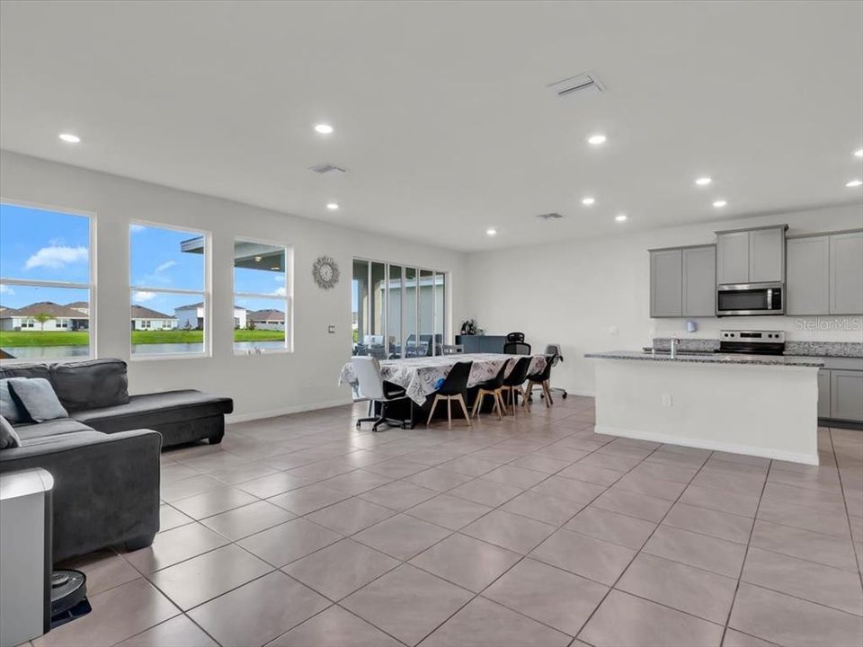 For Sale: $419,000 (4 beds, 3 baths, 2738 Square Feet)