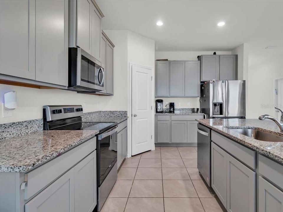 For Sale: $419,000 (4 beds, 3 baths, 2738 Square Feet)