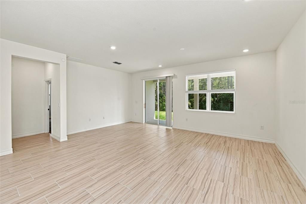 En Venta: $445,000 (4 camas, 2 baños, 2148 Pies cuadrados)