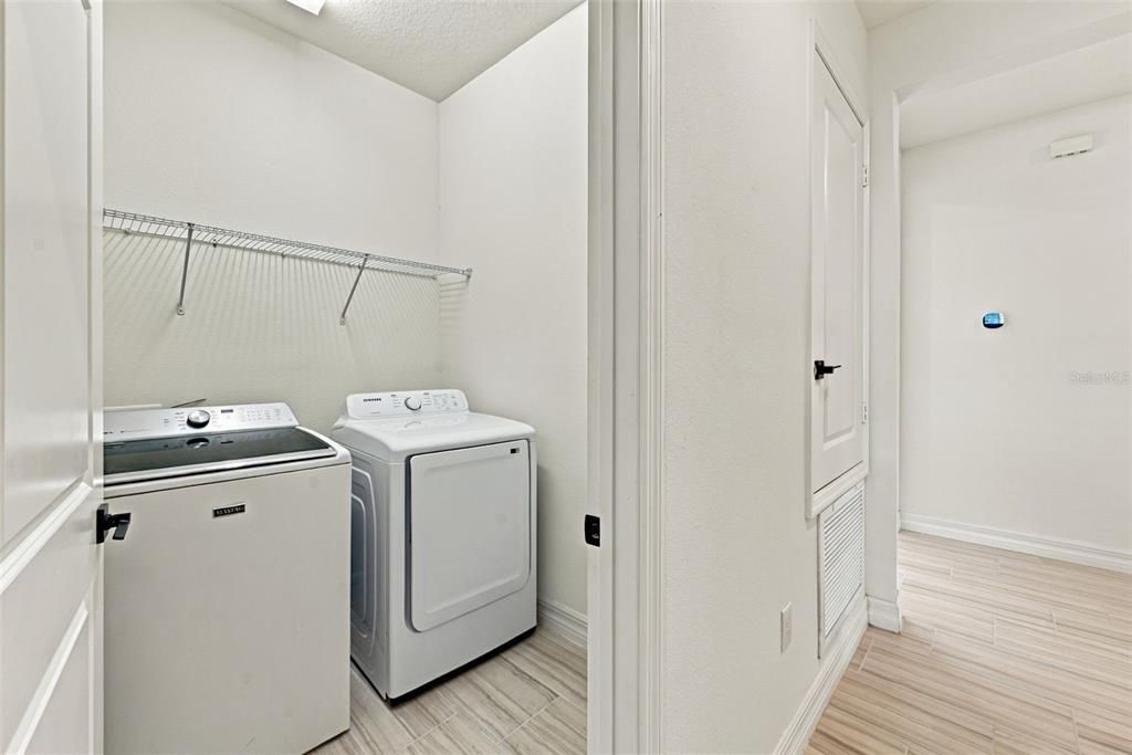 En Venta: $445,000 (4 camas, 2 baños, 2148 Pies cuadrados)