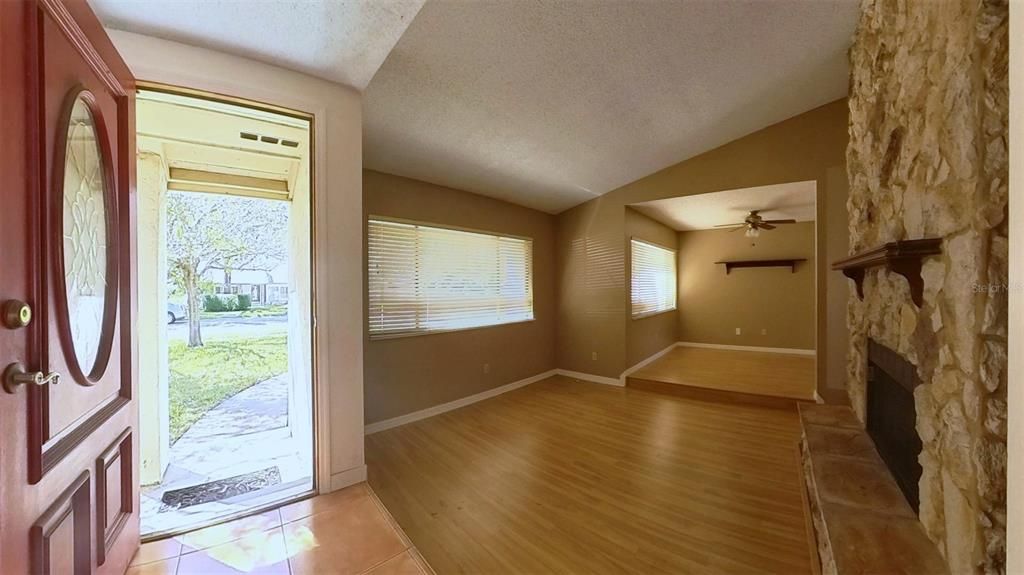 En Venta: $389,900 (3 camas, 2 baños, 1616 Pies cuadrados)