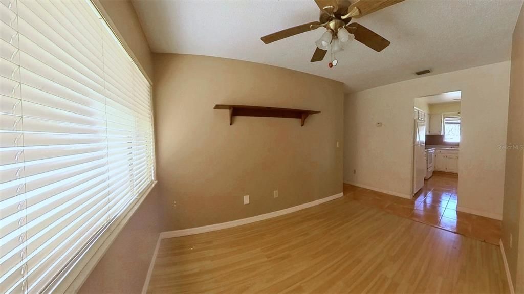 En Venta: $389,900 (3 camas, 2 baños, 1616 Pies cuadrados)