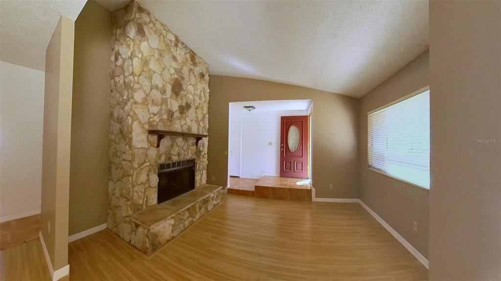 En Venta: $389,900 (3 camas, 2 baños, 1616 Pies cuadrados)
