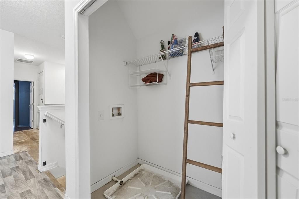 На продажу: $320,000 (3 спален, 2 ванн, 1703 Квадратных фут)