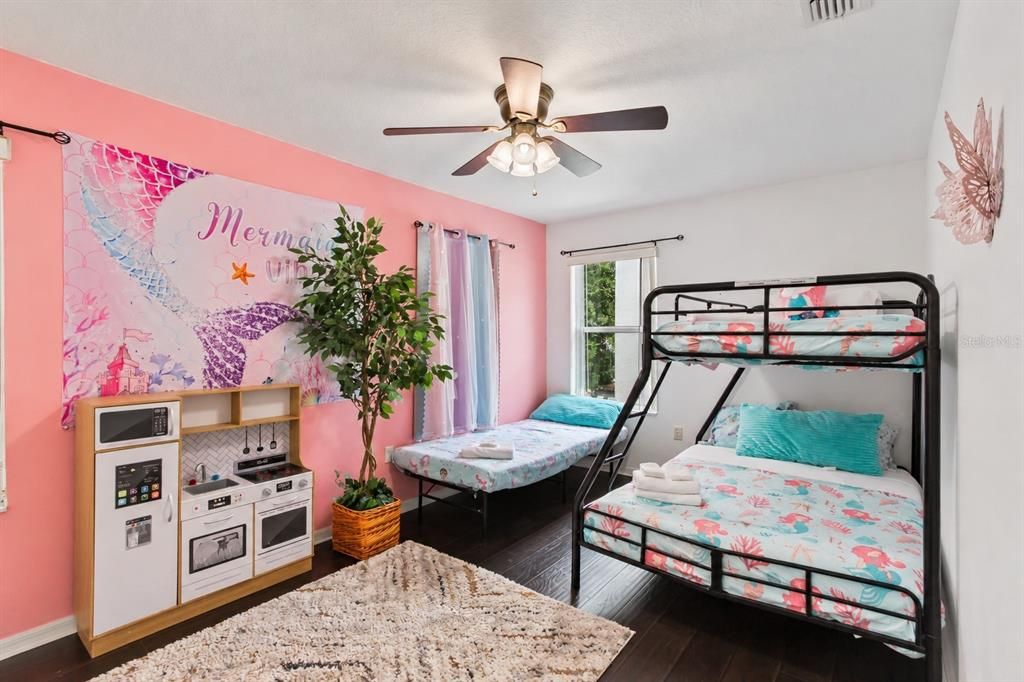 For Sale: $459,000 (4 beds, 3 baths, 2550 Square Feet)