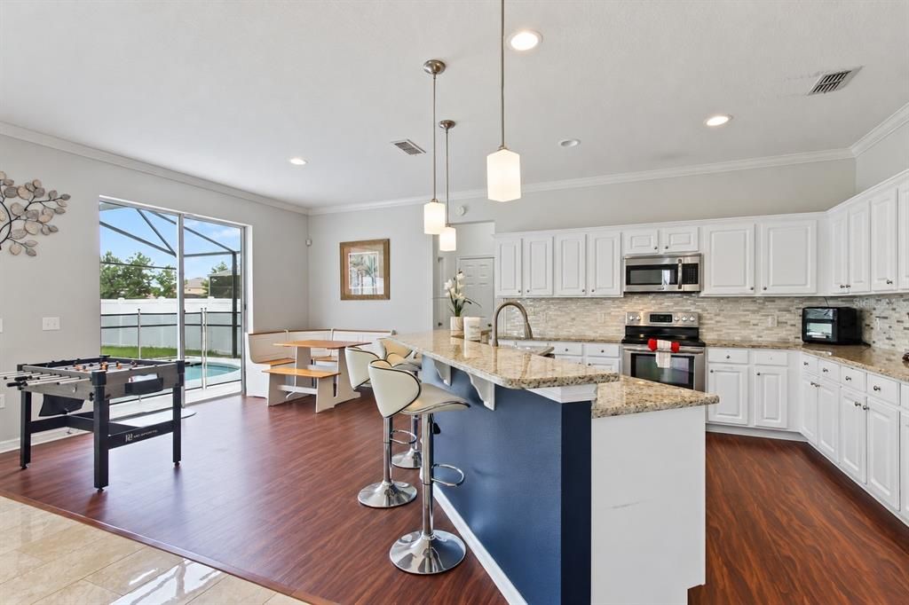 For Sale: $459,000 (4 beds, 3 baths, 2550 Square Feet)