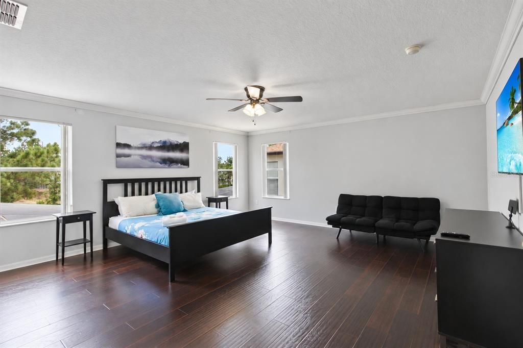 For Sale: $459,000 (4 beds, 3 baths, 2550 Square Feet)