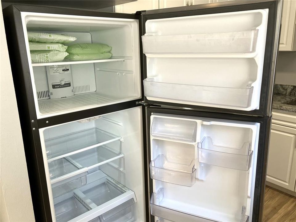 For Sale: $145,000 (2 beds, 2 baths, 960 Square Feet)