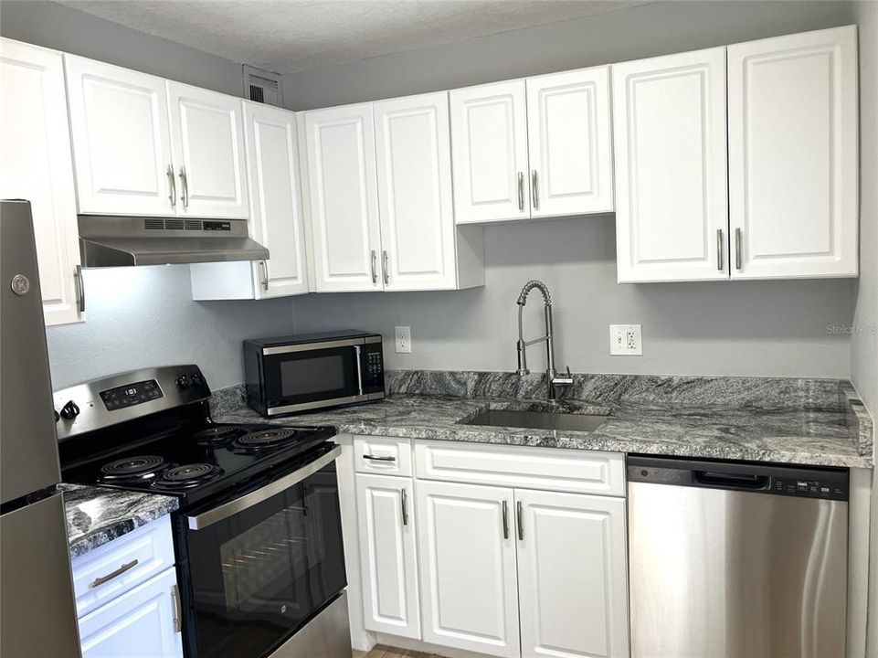 For Sale: $145,000 (2 beds, 2 baths, 960 Square Feet)