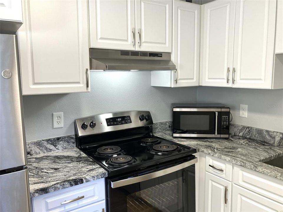 For Sale: $145,000 (2 beds, 2 baths, 960 Square Feet)