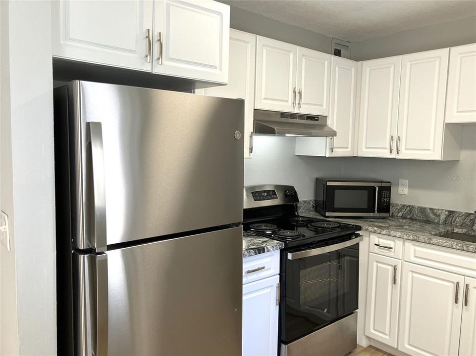 For Sale: $145,000 (2 beds, 2 baths, 960 Square Feet)