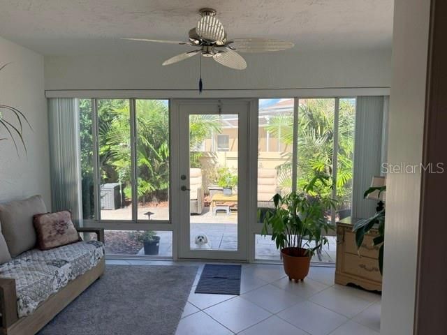 En Venta: $329,900 (2 camas, 2 baños, 1289 Pies cuadrados)