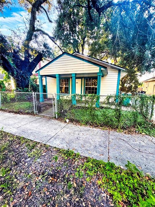 For Rent: $1,750 (3 beds, 2 baths, 1056 Square Feet)