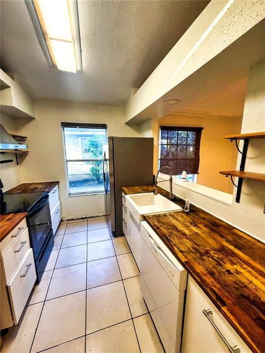 For Rent: $1,750 (3 beds, 2 baths, 1056 Square Feet)
