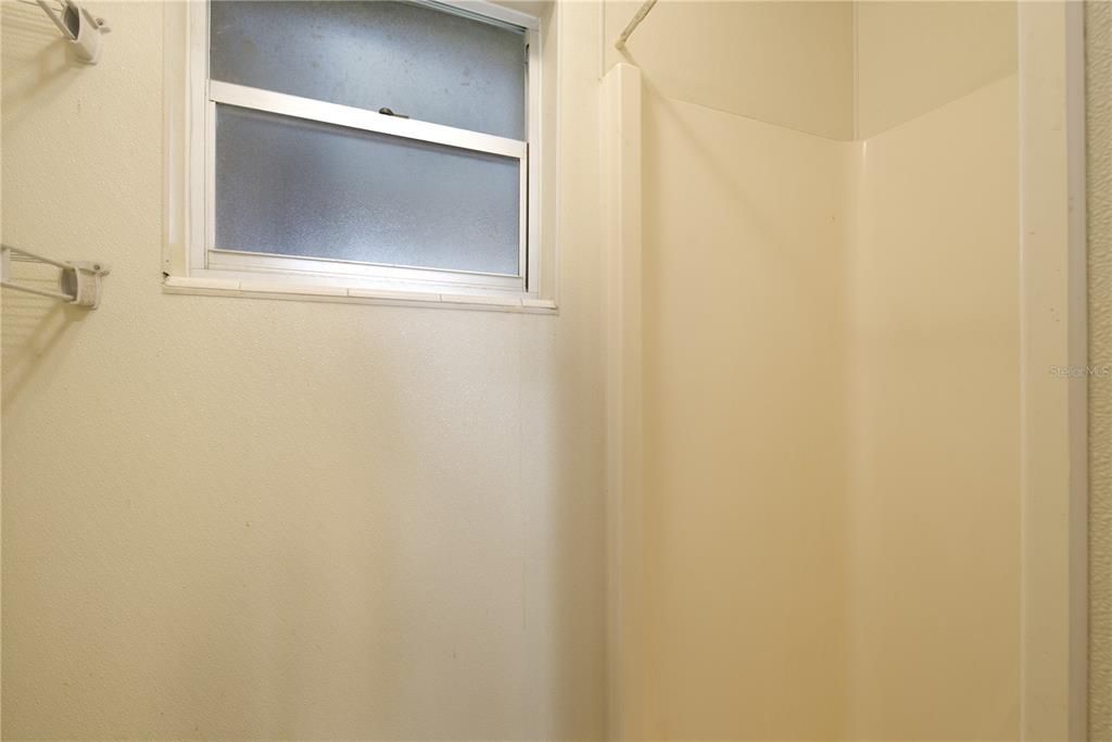 For Rent: $2,400 (4 beds, 3 baths, 1900 Square Feet)
