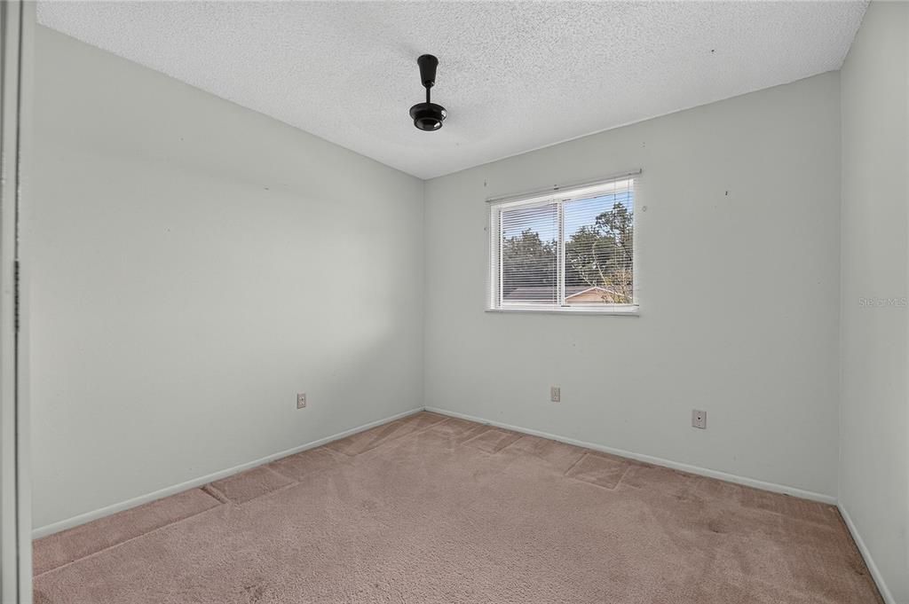 For Sale: $275,000 (3 beds, 2 baths, 1041 Square Feet)