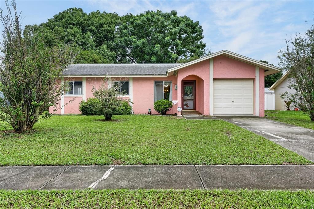 For Sale: $275,000 (3 beds, 2 baths, 1041 Square Feet)