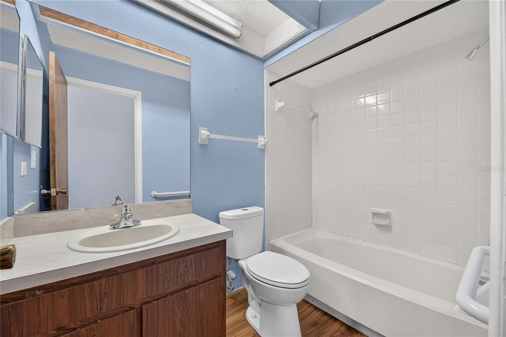 For Sale: $275,000 (3 beds, 2 baths, 1041 Square Feet)